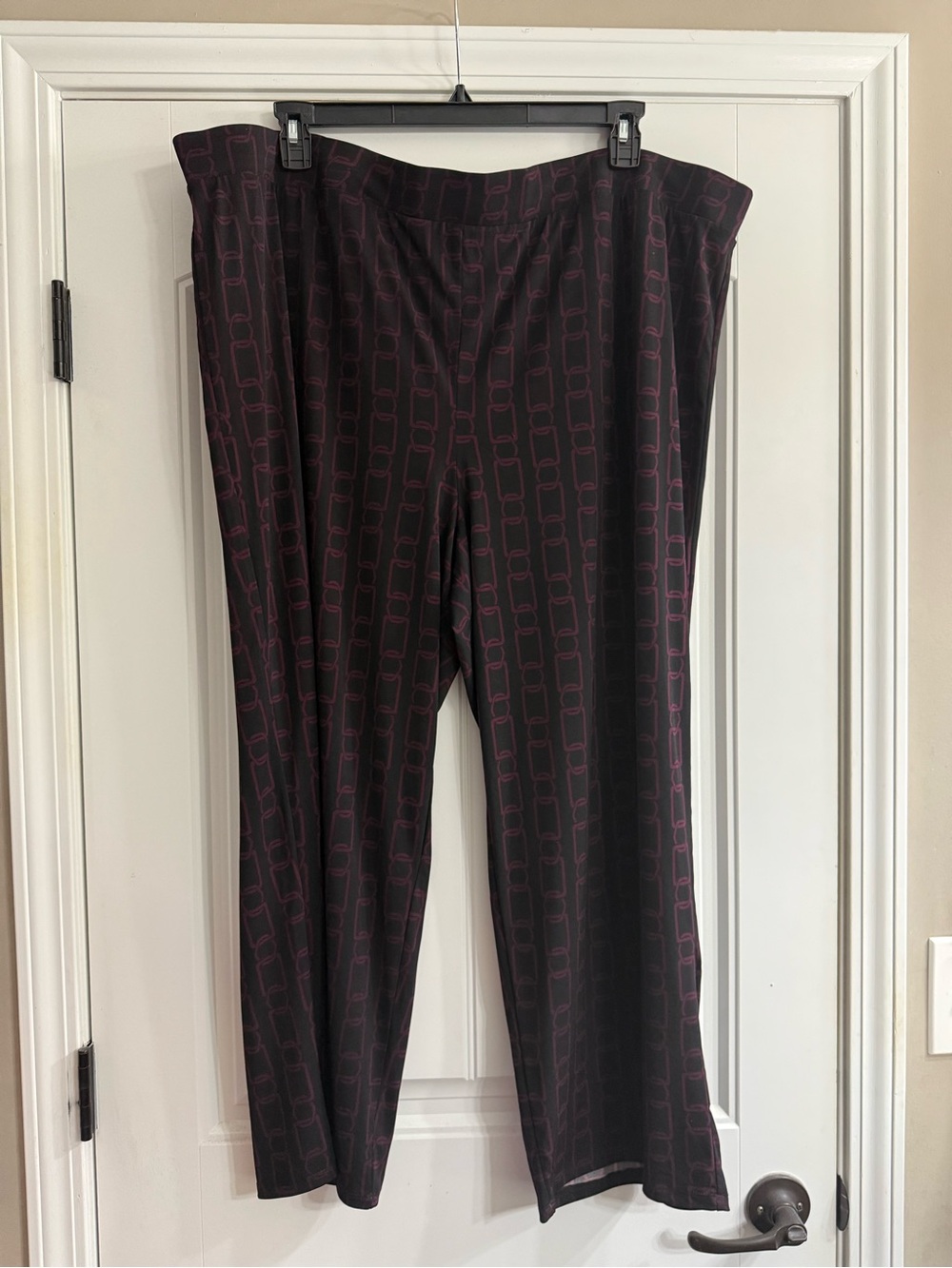 🎉 3 for $15 🎉  Investments Soft Separates Wide Leg Pant with Chain-Link Print